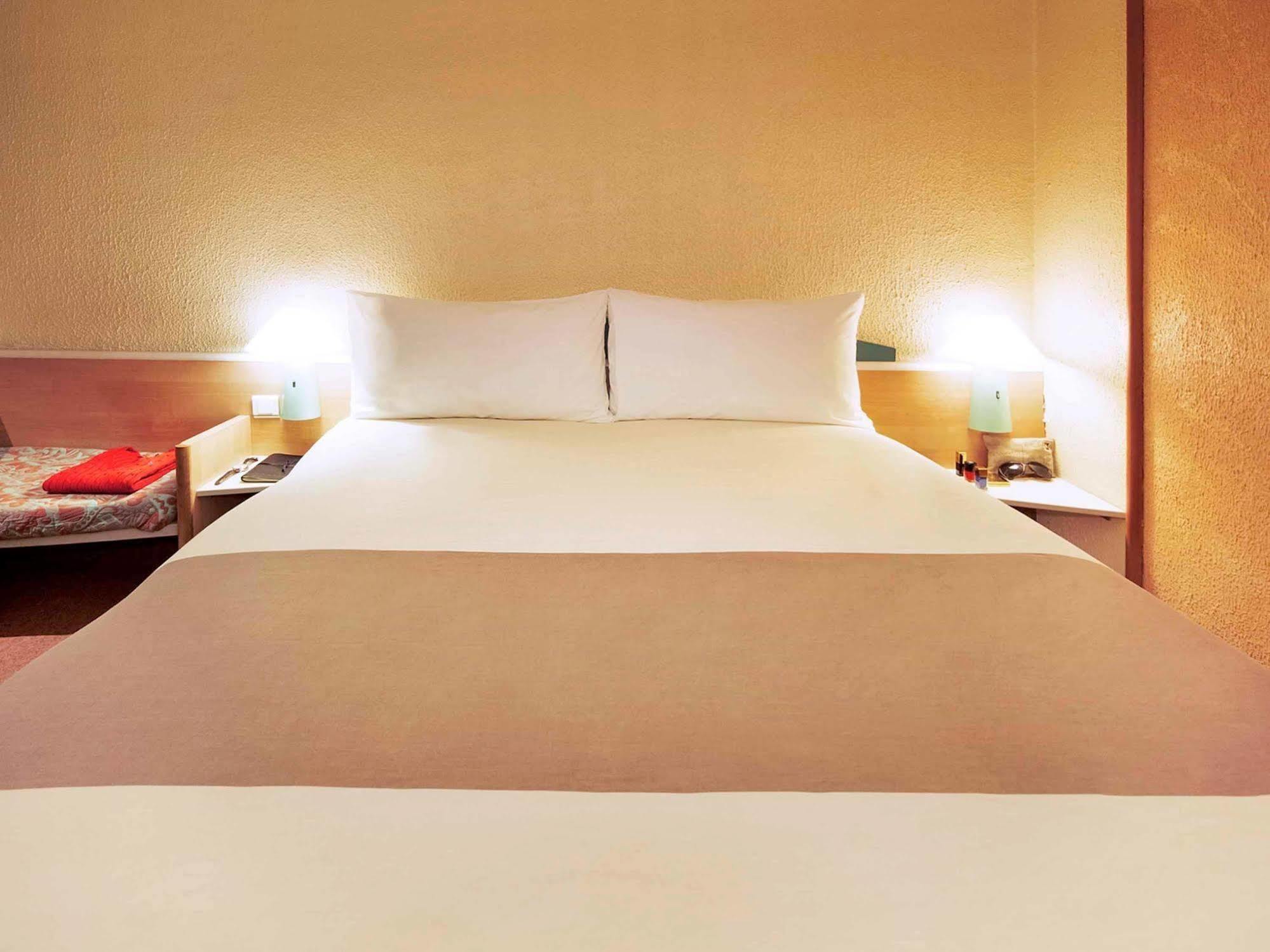 Ibis Melun Hotel Exterior photo