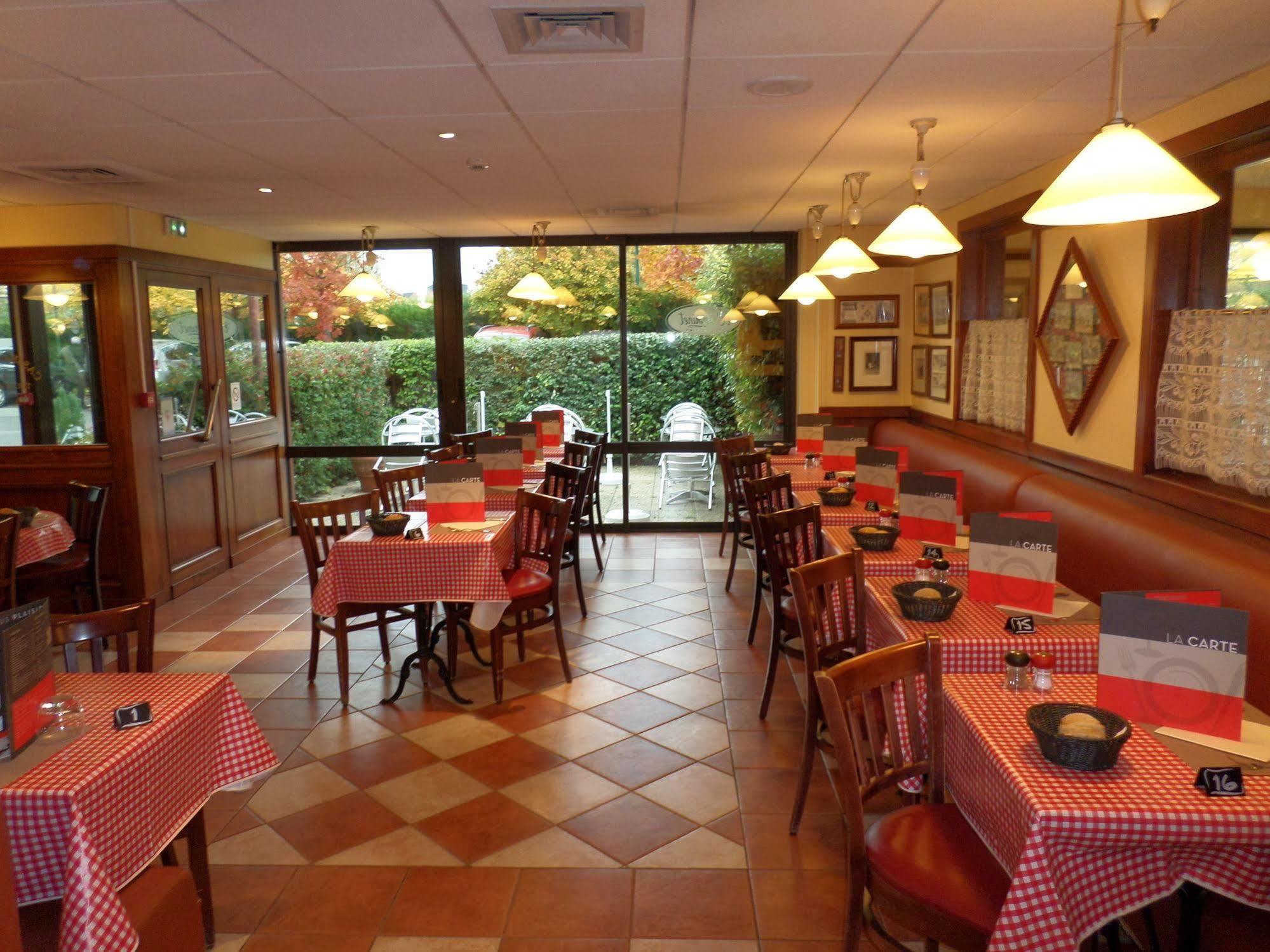 Ibis Melun Hotel Exterior photo