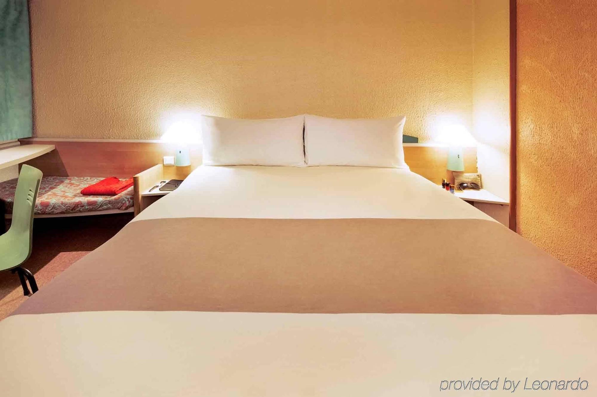 Ibis Melun Hotel Exterior photo